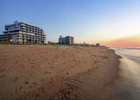 DoubleTree by Hilton Ocean City Oceanfront 4