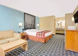 Super 8 by Wyndham Cartersville 4
