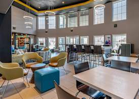 Clarion Pointe Indianapolis Airport 5