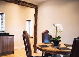 Romneys Apartments & Suites 4