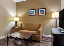 Comfort Inn & Suites near Six Flags 4