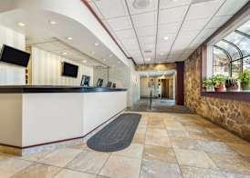 Ramada by Wyndham State College Hotel & Conference Center 4