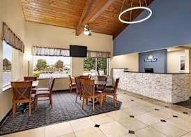 Days Inn by Wyndham Oak Ridge Knoxville 2