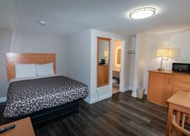 Borden Inn & Suites 4