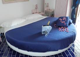 Hotel Holiday 4