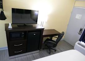 Days Inn by Wyndham Muscle Shoals 5