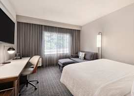 Courtyard by Marriott Burlington 5