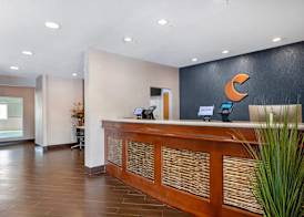Comfort Inn & Suites North Greenfield 2