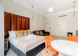 Apts in the Heart of High st Kensington 5