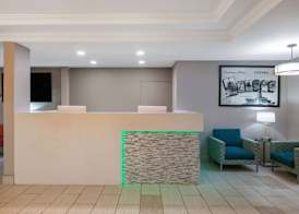 Super 8 by Wyndham Ottawa 2