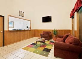 Super 8 by Wyndham Marshall 2