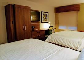 Holiday Inn Express & Suites MADISON by IHG 4