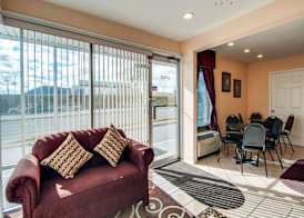 Econo Lodge Roanoke Civic Center 2