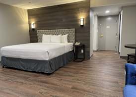 Chateau Hotel and Conference Center 5