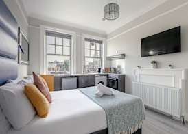 Apts in the Heart of High st Kensington 3