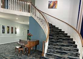 Days Inn and Suites by Wyndham Sikeston 2