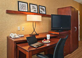 Courtyard by Marriott Indianapolis Airport 4