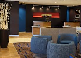 Courtyard by Marriott Bloomington 4