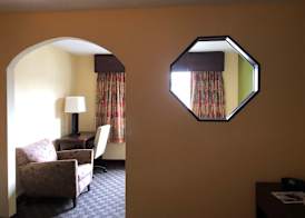 Econo Lodge Inn & Suites Warsaw 3