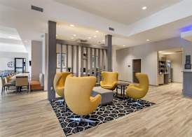 Comfort Suites Grandview - Kansas City 2