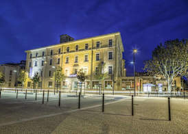 KYRIAD ORANGE Centre Ville - HOTEL RESTAURANT BAR - Galerie d'Art des Princes - Provence Alpes Côte'Azur - France - AUTOROUTE A7-A9 - exit21- Châteauneuf-du-Pape Avignon Bollene Nimes Valence - Terras 4