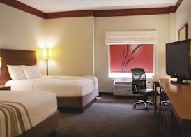 La Quinta Inn & Suites by Wyndham Atlanta Ballpark/Galleria 5