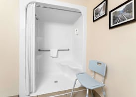 Comfort Suites near Robins Air Force Base 3