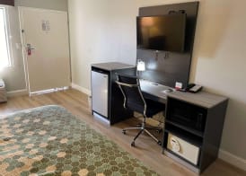 Econo Lodge White Pine Morristown I-81 & I-40 Split 5