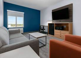 La Quinta Inn & Suites by Wyndham Ft Worth-Burleson 4