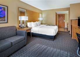 La Quinta by Wyndham Naples Downtown 5