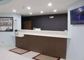 Burgundy Inn and Suites 3