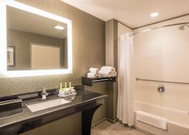 Holiday Inn Express & Suites Norwood-Boston Area by IHG 2