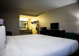 Days Inn by Wyndham Wagoner 5