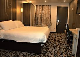 Comfeeni Inn and Suites 5