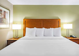 Baymont by Wyndham Gurnee 5