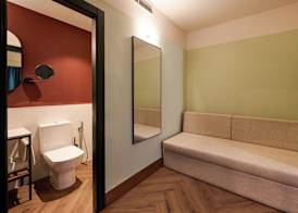 Honest Granada Hotel 4