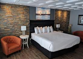 Terrace Bay Hotel - Lakefront 4