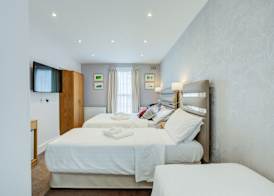 Kingsway Park Hotel at Park Avenue 4