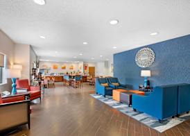Comfort Inn & Suites North Greenfield 4