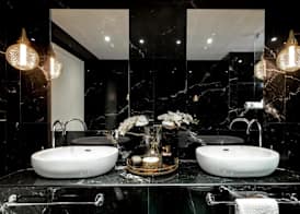 Maison Downtown Luxury Apartments! 2