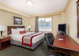 Ramada by Wyndham Hinton 4