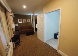 Comfort Inn & Suites Huntington Beach 4