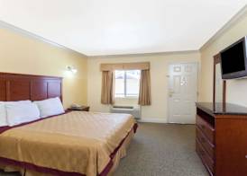 Travelodge by Wyndham Brea 3