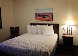 Bowen Motel 4
