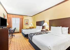 La Quinta by Wyndham Ennis 4