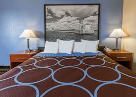 Super 8 by Wyndham Janesville 5