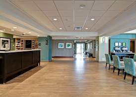 Hampton Inn by Hilton London 4