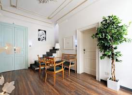 Holiday Lux Boutique Room 4