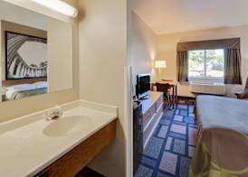 Super 8 by Wyndham Akron S/Green/Uniontown OH 5