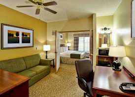 Country Inn & Suites by Radisson, Marion, OH 5